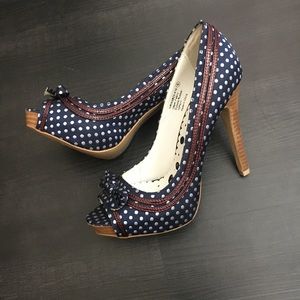 Delicious vintage look heels pumps